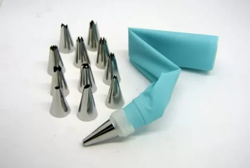 Cake decorator nozzle set